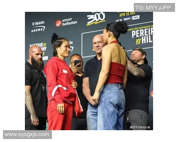 张伟丽与足球明星同框合影展现运动员风采与友谊的精彩瞬间 张伟丽与足球明星同框合影展现运动员风采与友谊的精彩瞬间