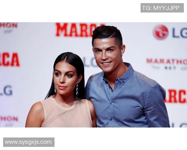 足球明星与家人共度温馨时光的感人瞬间回顾 足球明星与家人共度温馨时光的感人瞬间回顾